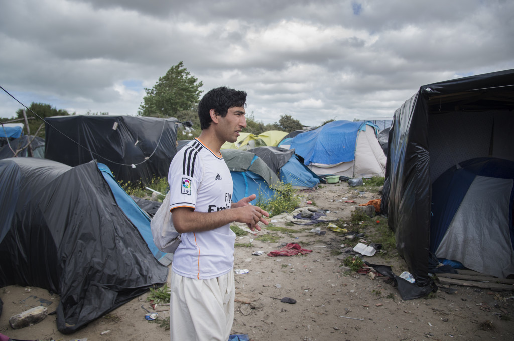 Mahmoodijan Ahmad vid flyktinglägret "Djungeln" i Calais.